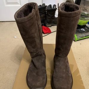 Guc ugg boots size 9
